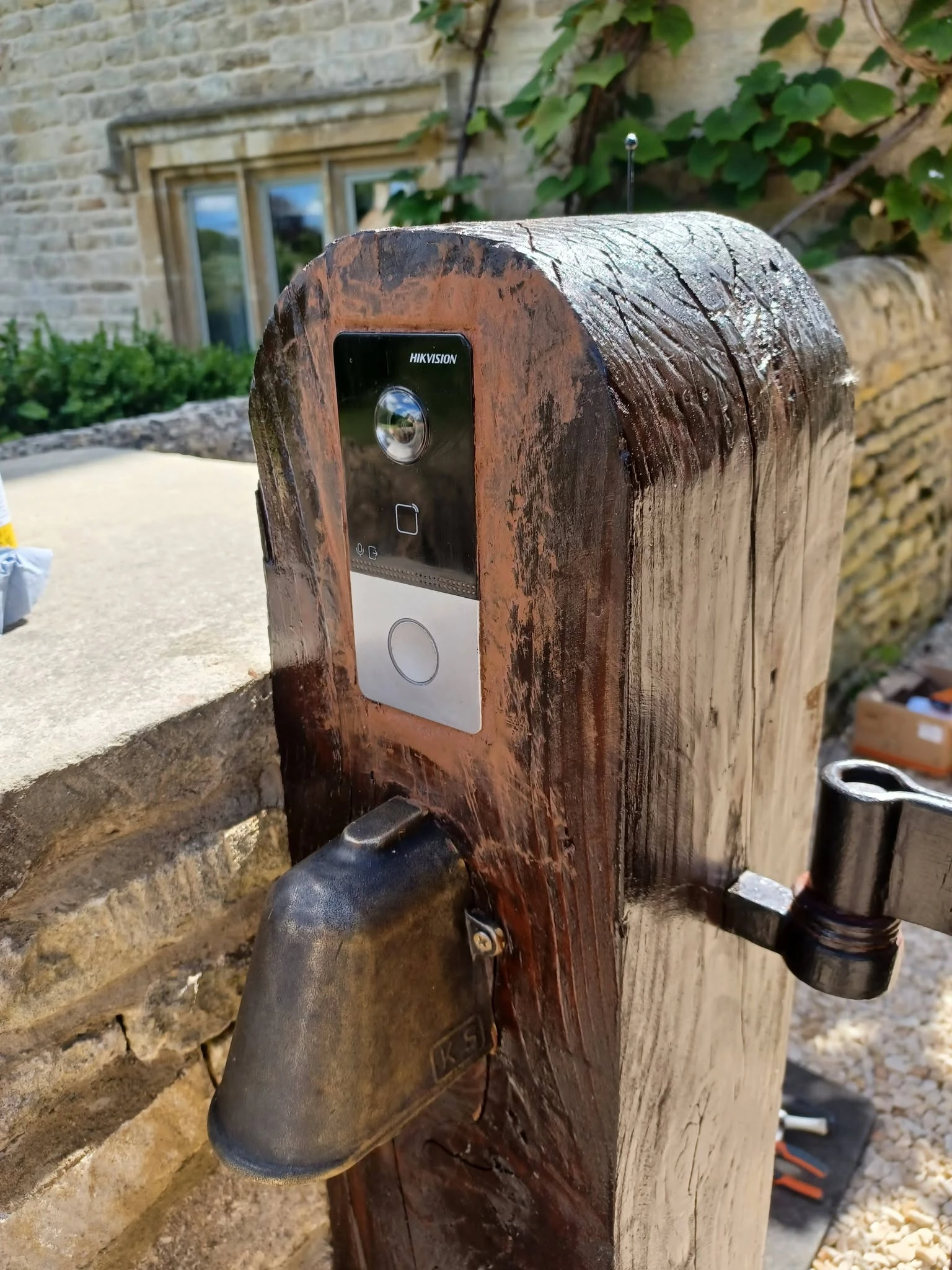 Video door-entry intercom fitted to a timber gate post