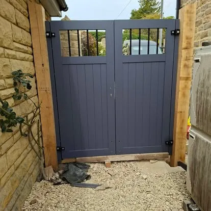 Side gates